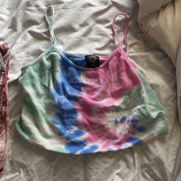 Tops - Picture 3 of 5